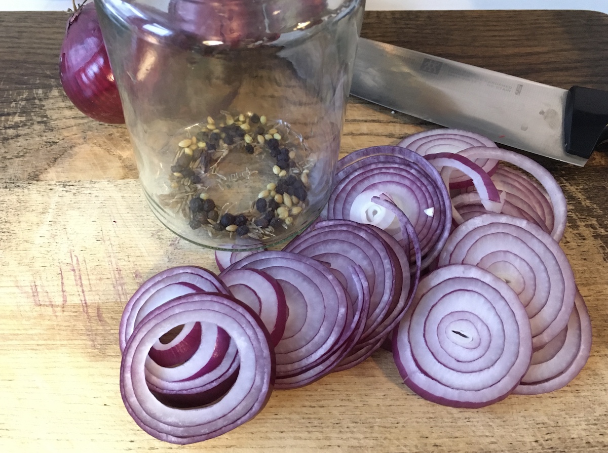 Eingelegte rote Zwiebeln – totalversalzen.de