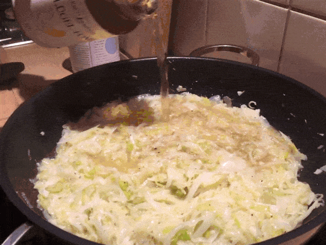 Zwiebelsuppe zubereiten