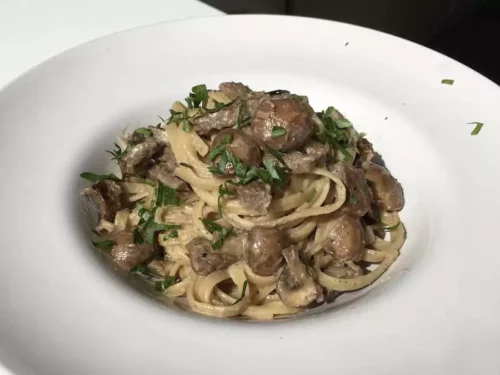 Pasta Mit Rindfleischstreifen U. Pilzen