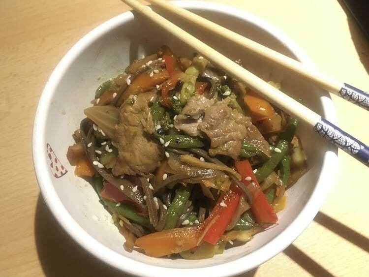 Asiatisches Gemüse mit Fleisch