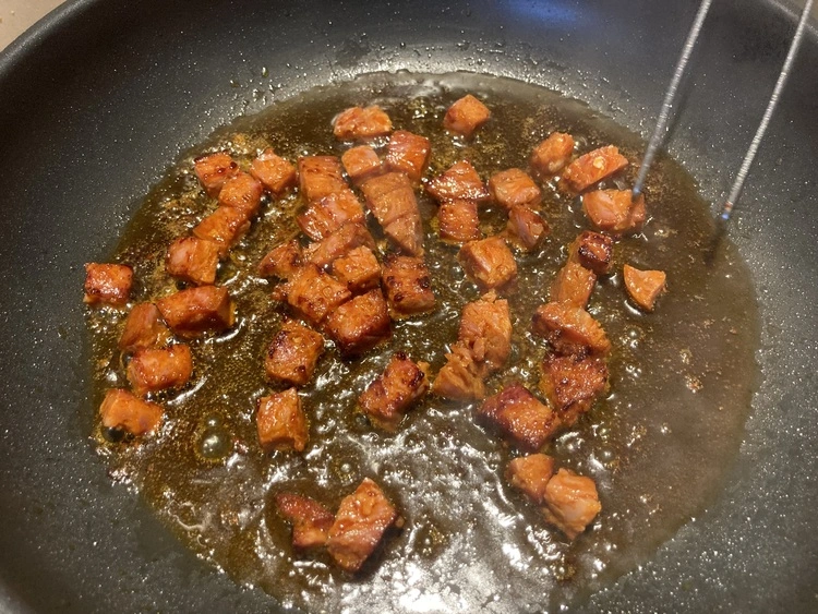 Chorizo für Tortilla anbraten