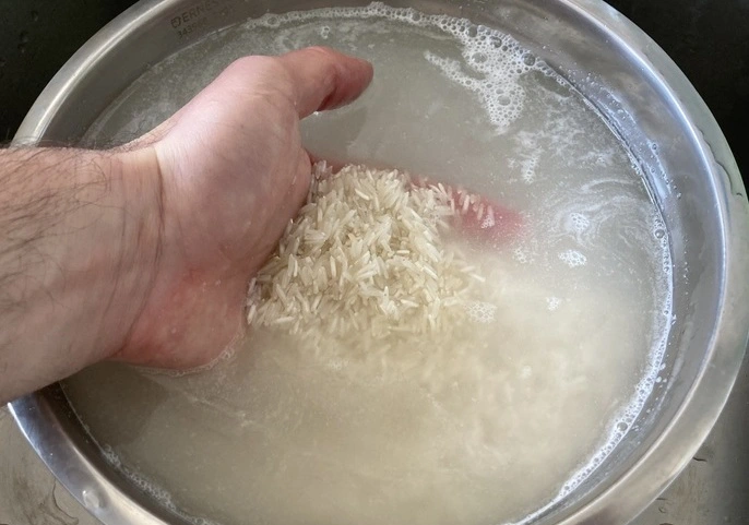 Basmati Reis waschen