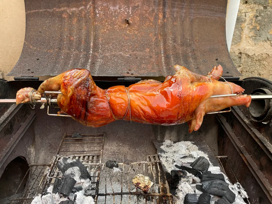 Spanferkel am Spieß Grillen 3 Std